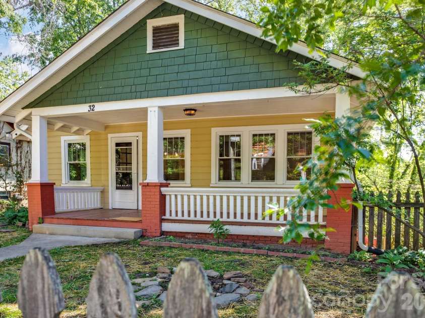 32 Swannanoa Avenue, Asheville, NC 28806.  MLS# CAR4365833, YatesRealty ID 23460. 