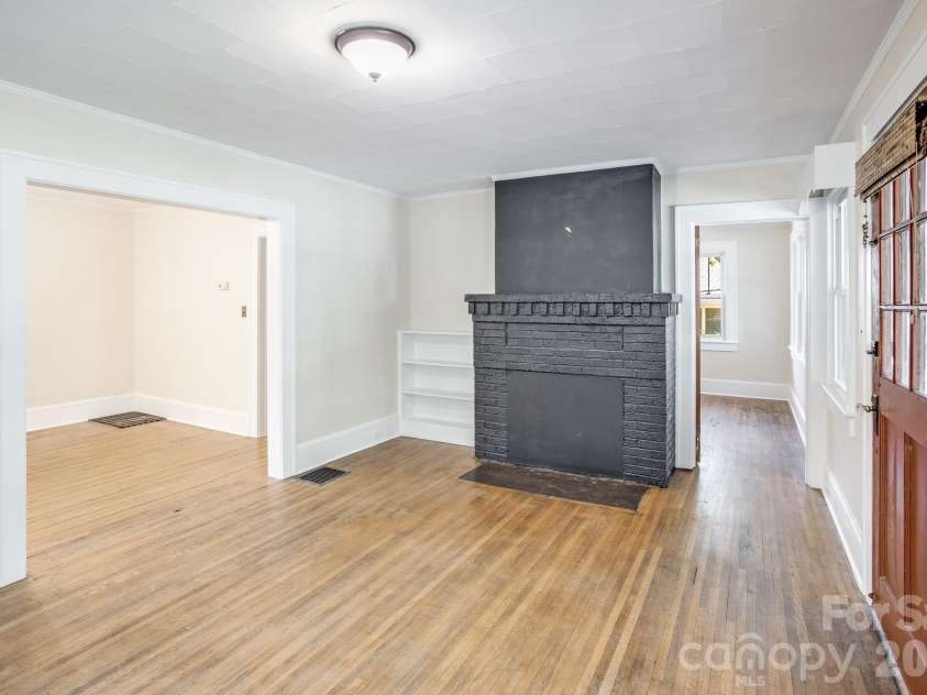 32 Swannanoa Avenue, Asheville, NC 28806.  MLS# CAR4365833, YatesRealty ID 23460. 