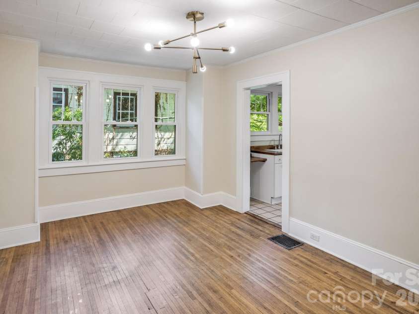 32 Swannanoa Avenue, Asheville, NC 28806.  MLS# CAR4365833, YatesRealty ID 23460. 