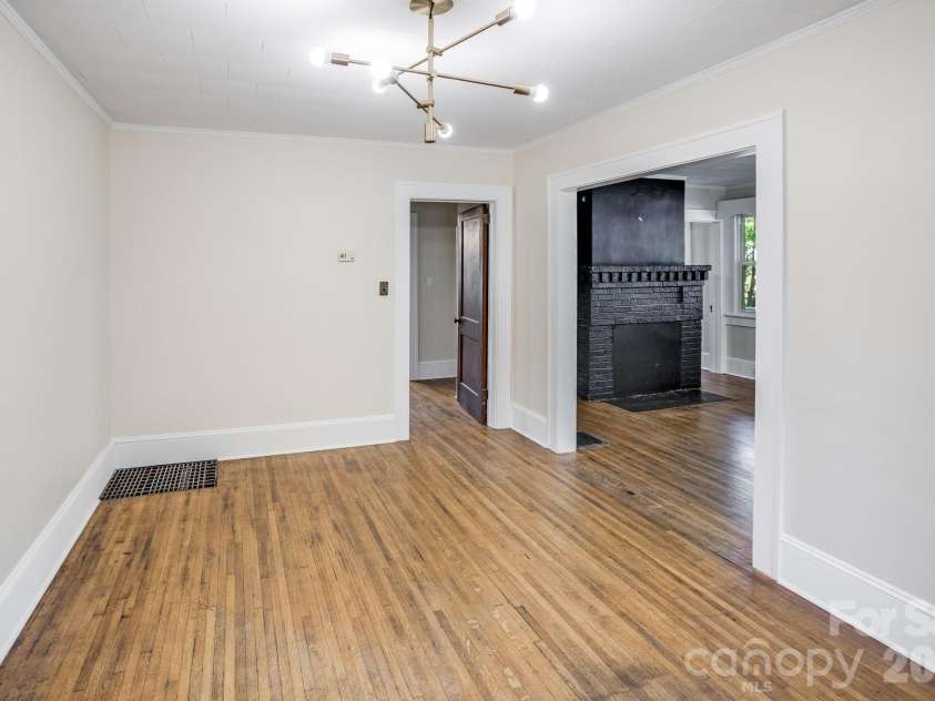 32 Swannanoa Avenue, Asheville, NC 28806.  MLS# CAR4365833, YatesRealty ID 23460. 