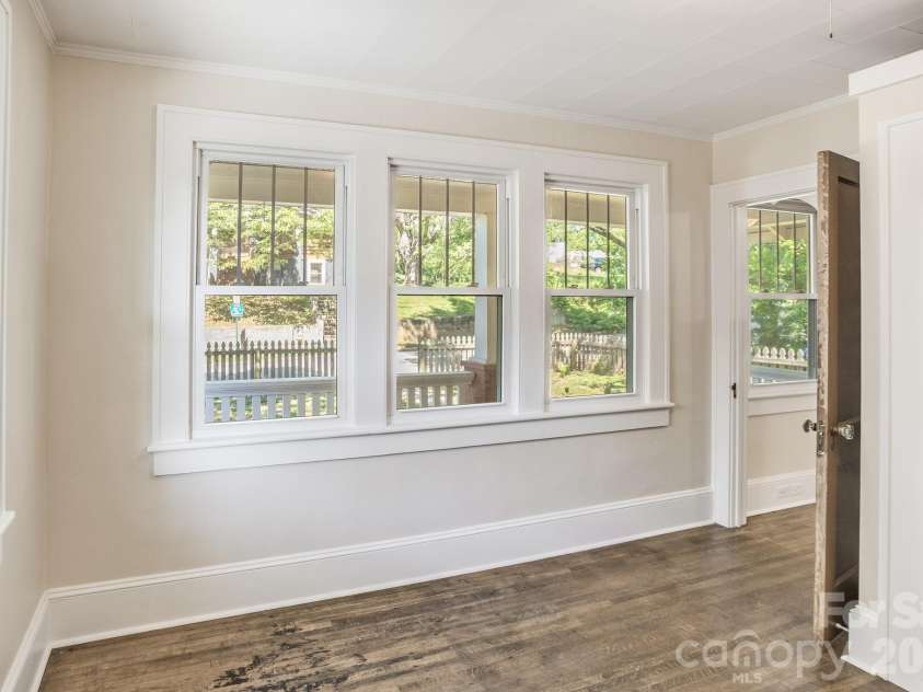 32 Swannanoa Avenue, Asheville, NC 28806.  MLS# CAR4365833, YatesRealty ID 23460. 