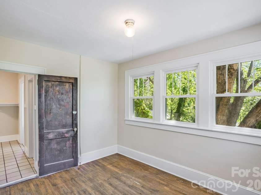 32 Swannanoa Avenue, Asheville, NC 28806.  MLS# CAR4365833, YatesRealty ID 23460. 