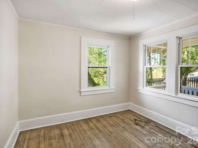 32 Swannanoa Avenue, Asheville, NC 28806.  MLS# CAR4365833, YatesRealty ID 23460. 