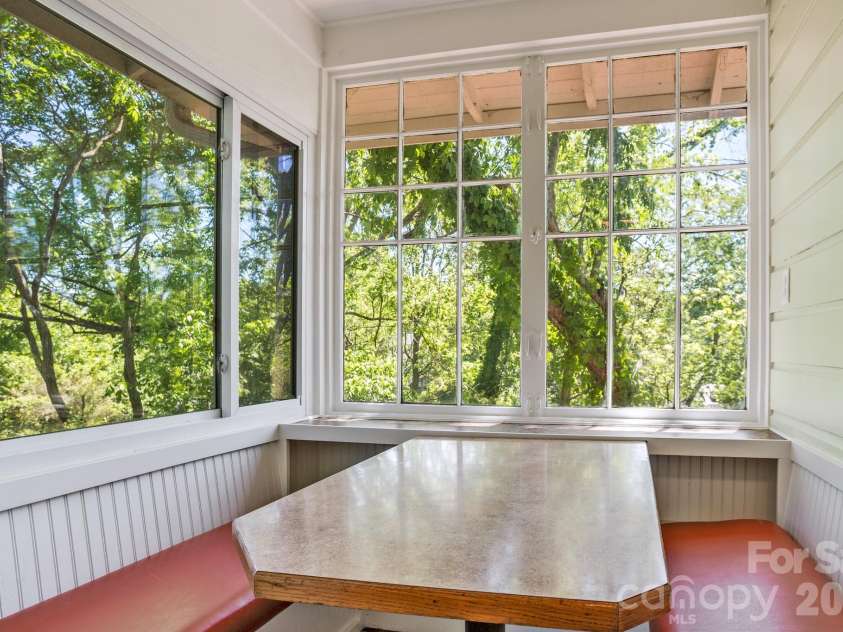 32 Swannanoa Avenue, Asheville, NC 28806.  MLS# CAR4365833, YatesRealty ID 23460. 