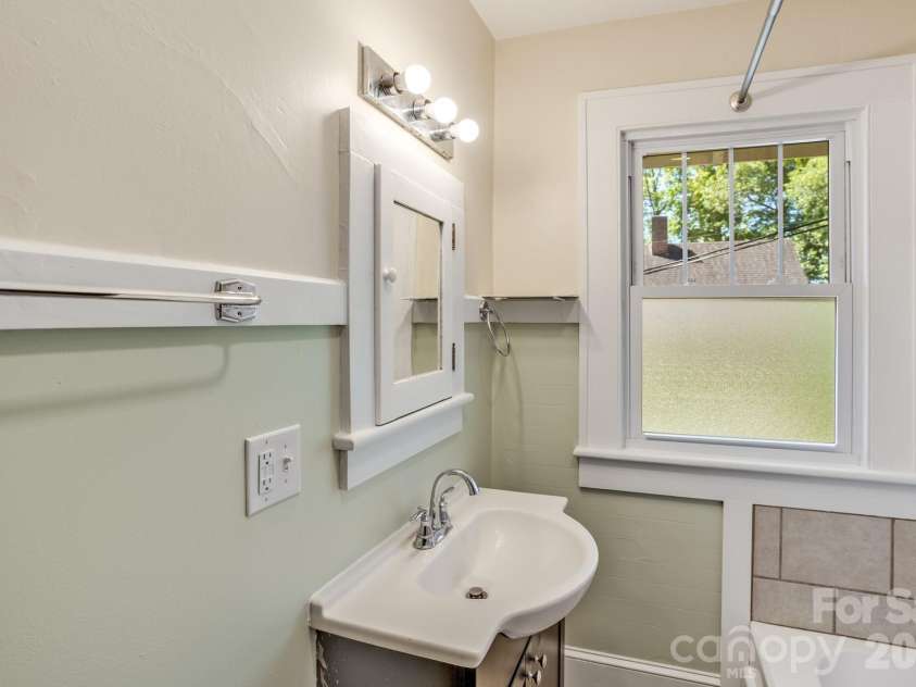 32 Swannanoa Avenue, Asheville, NC 28806.  MLS# CAR4365833, YatesRealty ID 23460. 