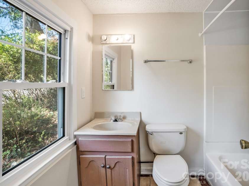 32 Swannanoa Avenue, Asheville, NC 28806.  MLS# CAR4365833, YatesRealty ID 23460. 