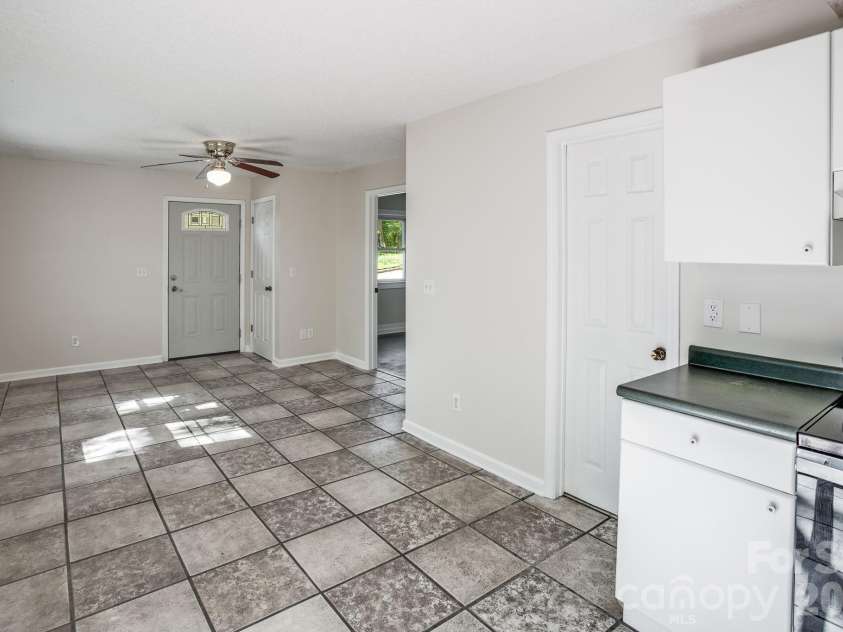 32 Swannanoa Avenue, Asheville, NC 28806.  MLS# CAR4365833, YatesRealty ID 23460. Separate apartment