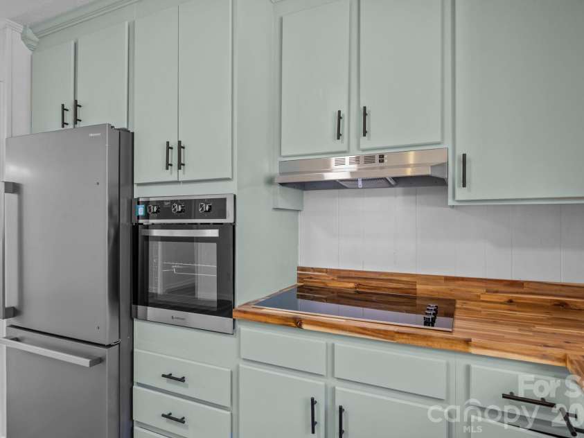 165 Hawkins Loop, Salisbury, NC 28144.  MLS# CAR4372654, YatesRealty ID 23461. 