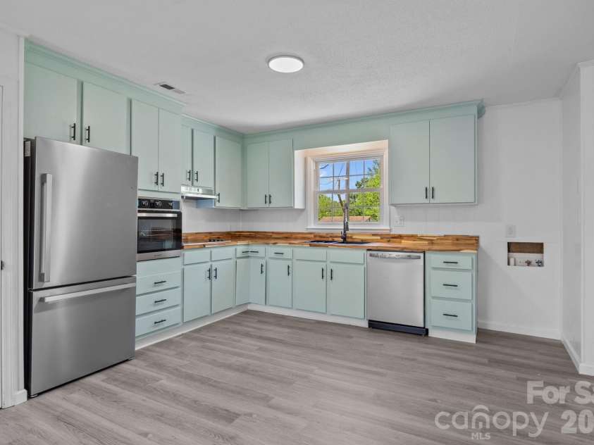 165 Hawkins Loop, Salisbury, NC 28144.  MLS# CAR4372654, YatesRealty ID 23461. 