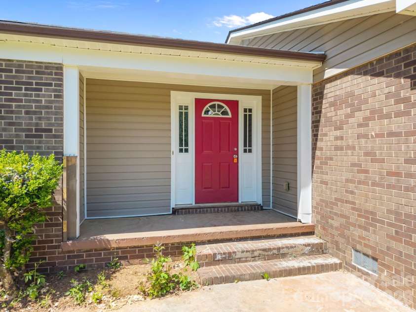 165 Hawkins Loop, Salisbury, NC 28144.  MLS# CAR4372654, YatesRealty ID 23461. 