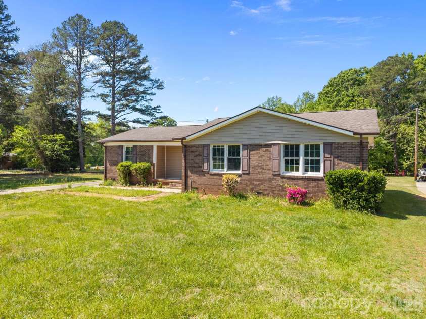 165 Hawkins Loop, Salisbury, NC 28144.  MLS# CAR4372654, YatesRealty ID 23461. 