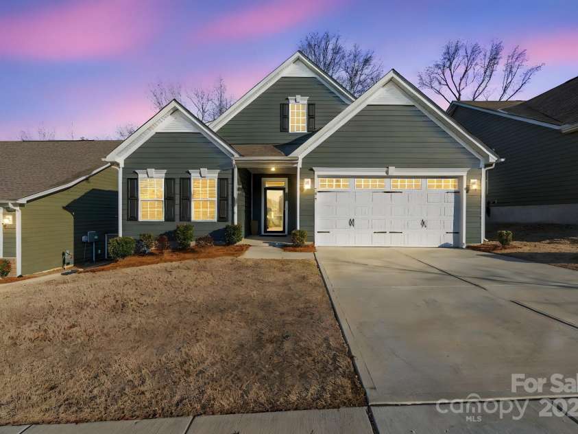 5066 Summer Surprise Lane, Charlotte, NC 28215.  MLS# CAR4306969, YatesRealty ID 23461. 