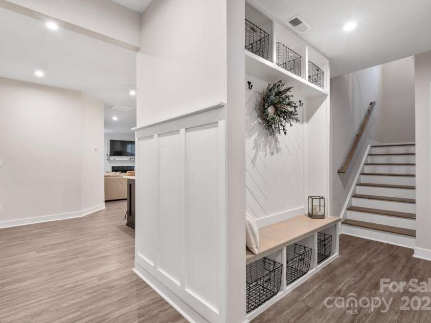 5066 Summer Surprise Lane, Charlotte, NC 28215.  MLS# CAR4306969, YatesRealty ID 23461. 