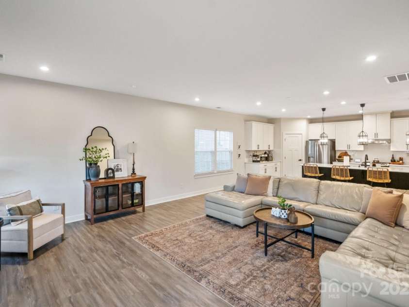 5066 Summer Surprise Lane, Charlotte, NC 28215.  MLS# CAR4306969, YatesRealty ID 23461. 