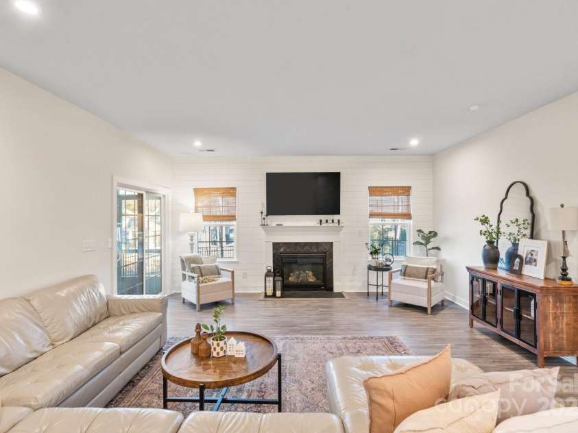 5066 Summer Surprise Lane, Charlotte, NC 28215.  MLS# CAR4306969, YatesRealty ID 23461. 