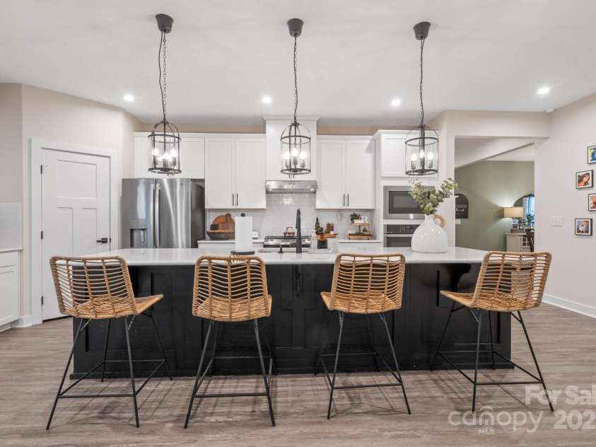 5066 Summer Surprise Lane, Charlotte, NC 28215.  MLS# CAR4306969, YatesRealty ID 23461. 