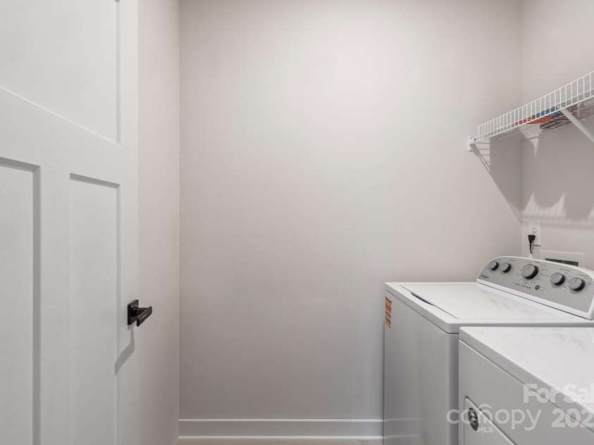 5066 Summer Surprise Lane, Charlotte, NC 28215.  MLS# CAR4306969, YatesRealty ID 23461. 