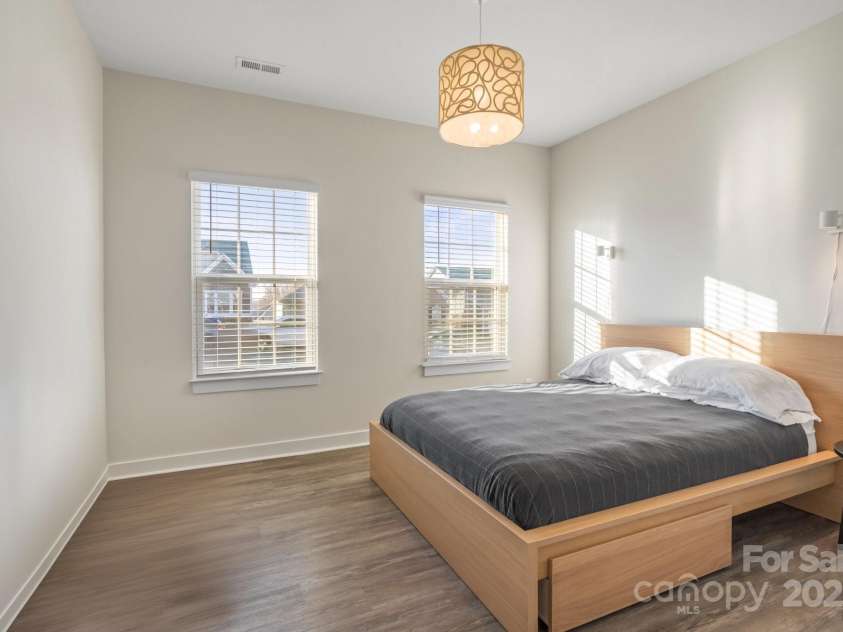 5066 Summer Surprise Lane, Charlotte, NC 28215.  MLS# CAR4306969, YatesRealty ID 23461. 