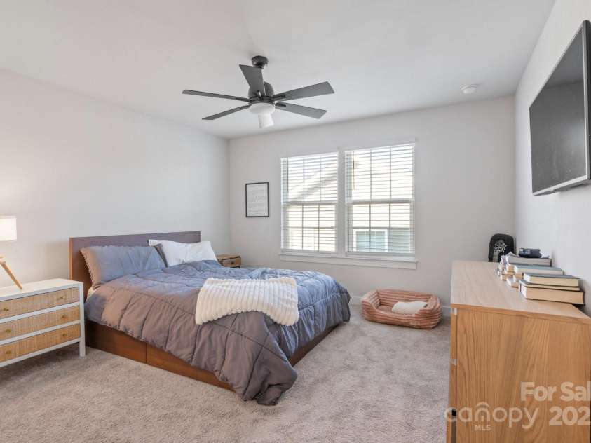 5066 Summer Surprise Lane, Charlotte, NC 28215.  MLS# CAR4306969, YatesRealty ID 23461. 