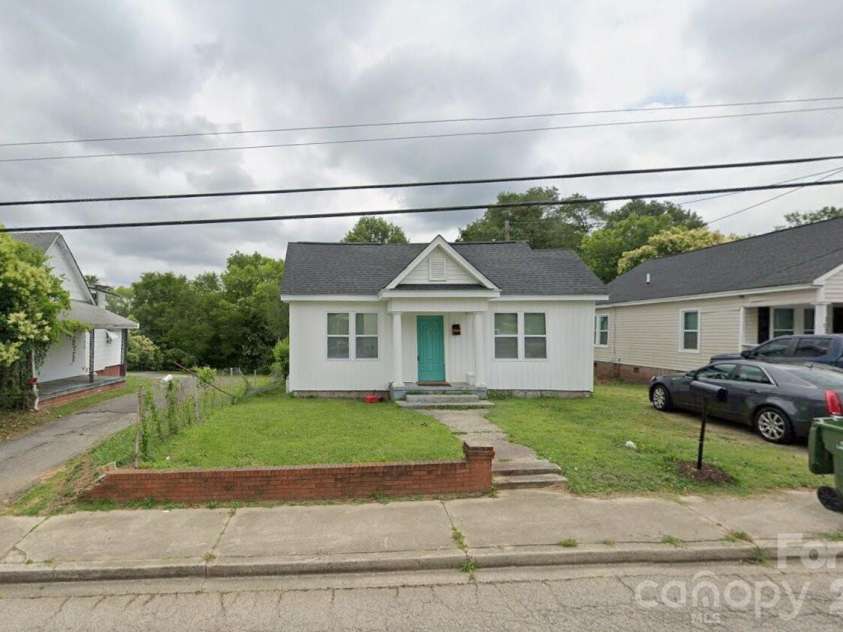 105 Market Street, Lancaster, SC 29720.  MLS# CAR4362061, YatesRealty ID 23463. 