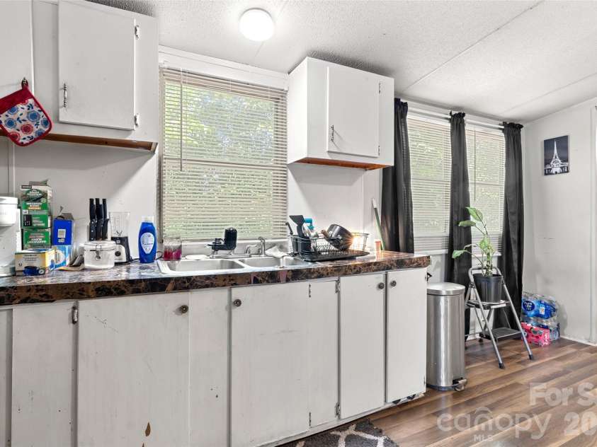 107 Market Street, Lancaster, SC 29720.  MLS# CAR4362041, YatesRealty ID 23464. 