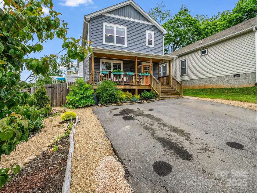 725 Center Street, Asheville, NC 28803.  MLS# CAR4262611, YatesRealty ID 23464. 