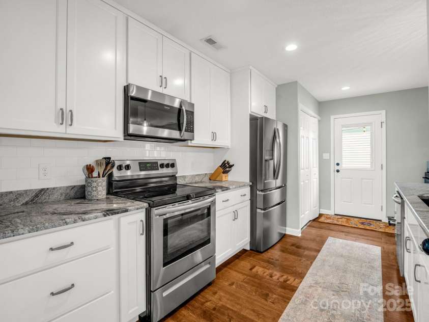 725 Center Street, Asheville, NC 28803.  MLS# CAR4262611, YatesRealty ID 23464. 