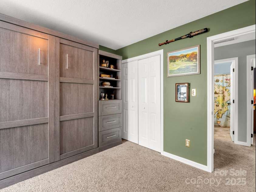 725 Center Street, Asheville, NC 28803.  MLS# CAR4262611, YatesRealty ID 23464. 