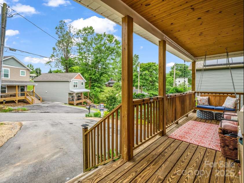725 Center Street, Asheville, NC 28803.  MLS# CAR4262611, YatesRealty ID 23464. 