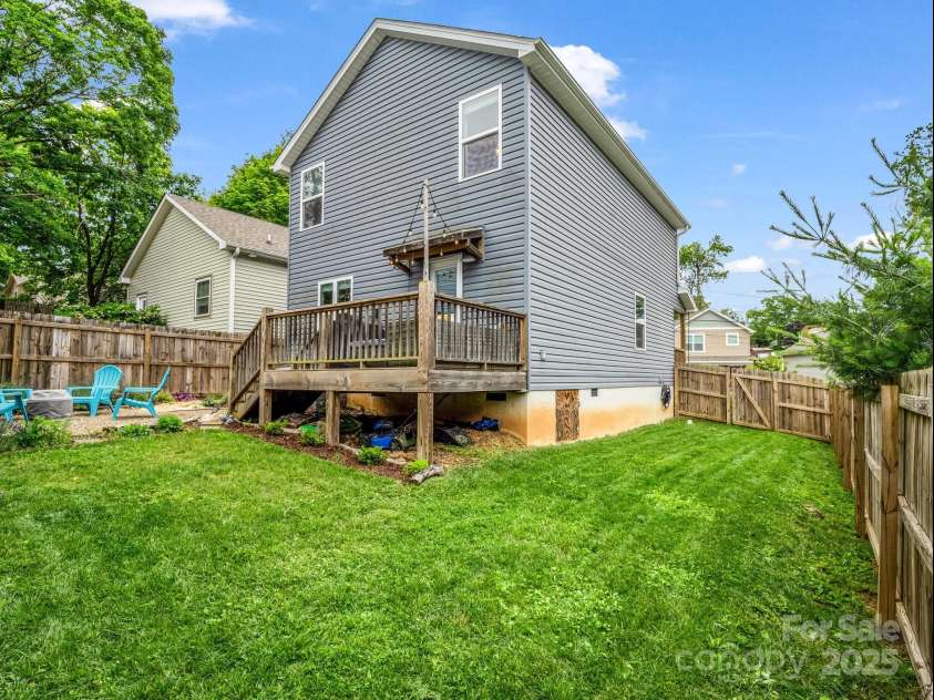 725 Center Street, Asheville, NC 28803.  MLS# CAR4262611, YatesRealty ID 23464. 