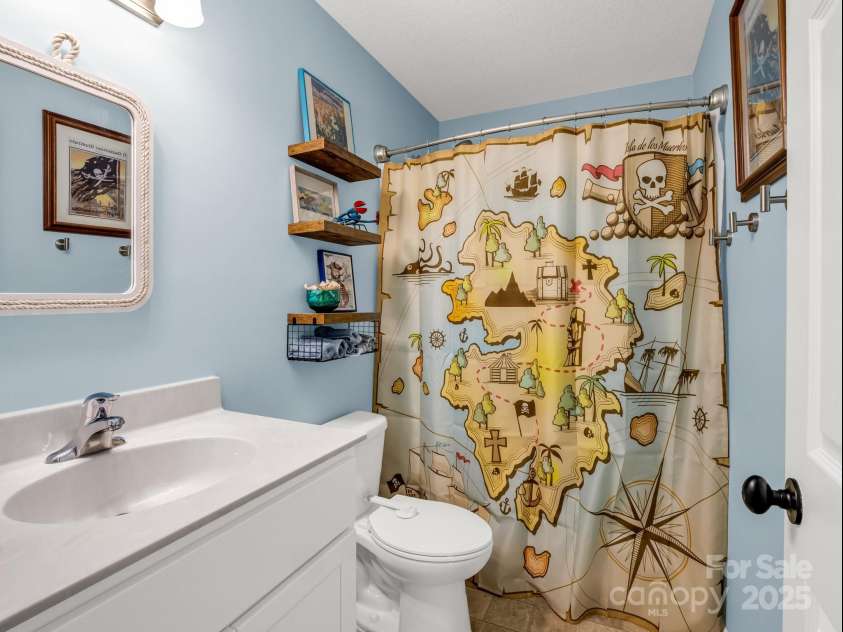 725 Center Street, Asheville, NC 28803.  MLS# CAR4262611, YatesRealty ID 23464. Upstairs 2nd Full Bath