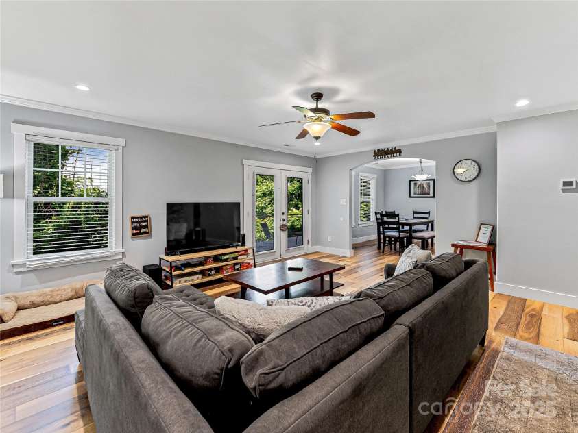 202 Mostert Drive, Asheville, NC 28804.  MLS# CAR4271515, YatesRealty ID 23465. 