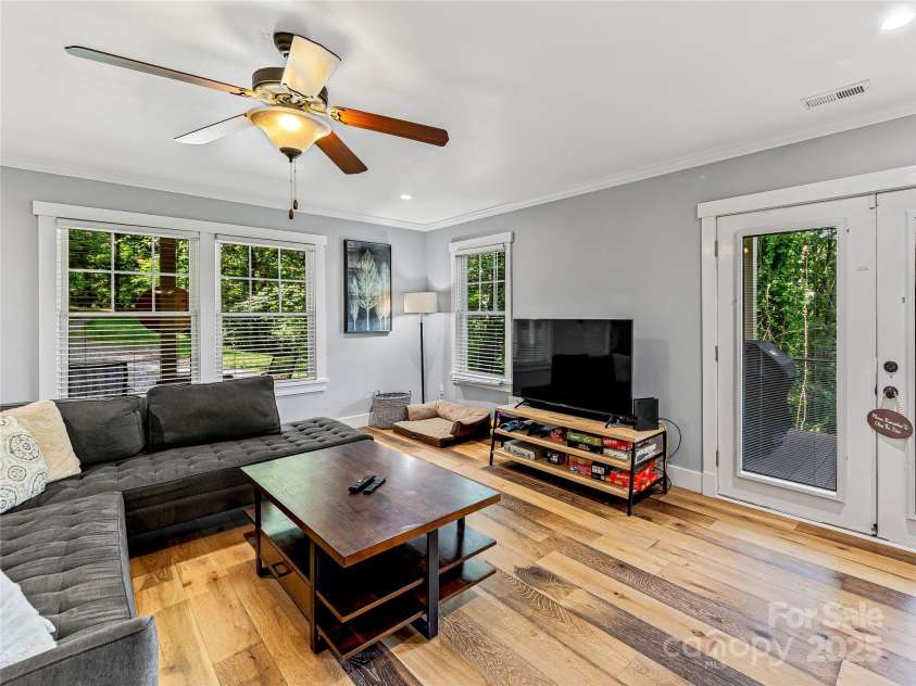 202 Mostert Drive, Asheville, NC 28804.  MLS# CAR4271515, YatesRealty ID 23465. 