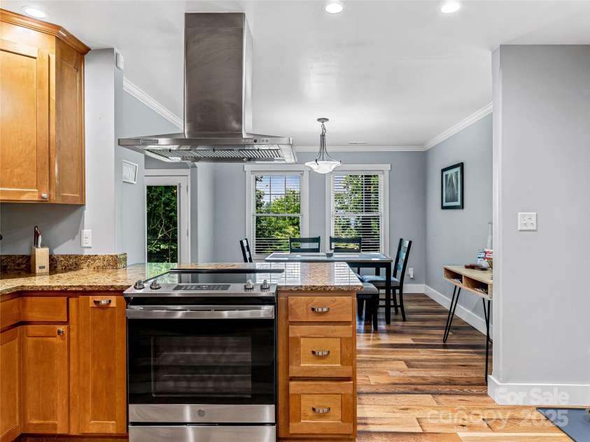 202 Mostert Drive, Asheville, NC 28804.  MLS# CAR4271515, YatesRealty ID 23465. 