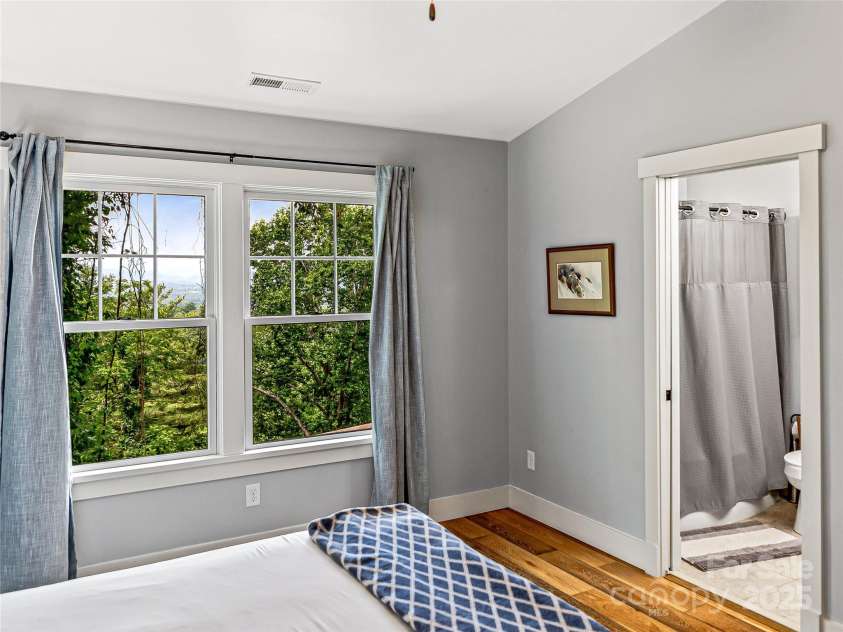 202 Mostert Drive, Asheville, NC 28804.  MLS# CAR4271515, YatesRealty ID 23465. 