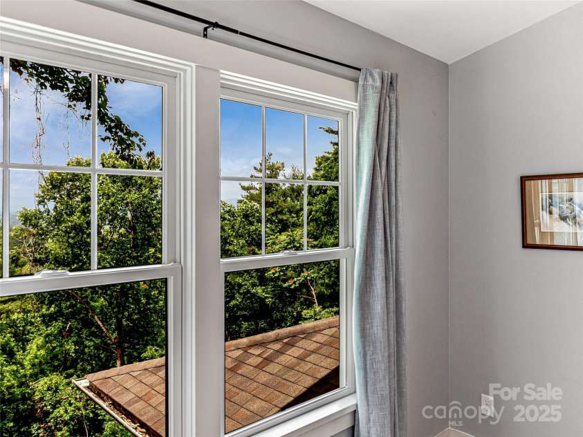 202 Mostert Drive, Asheville, NC 28804.  MLS# CAR4271515, YatesRealty ID 23465. 