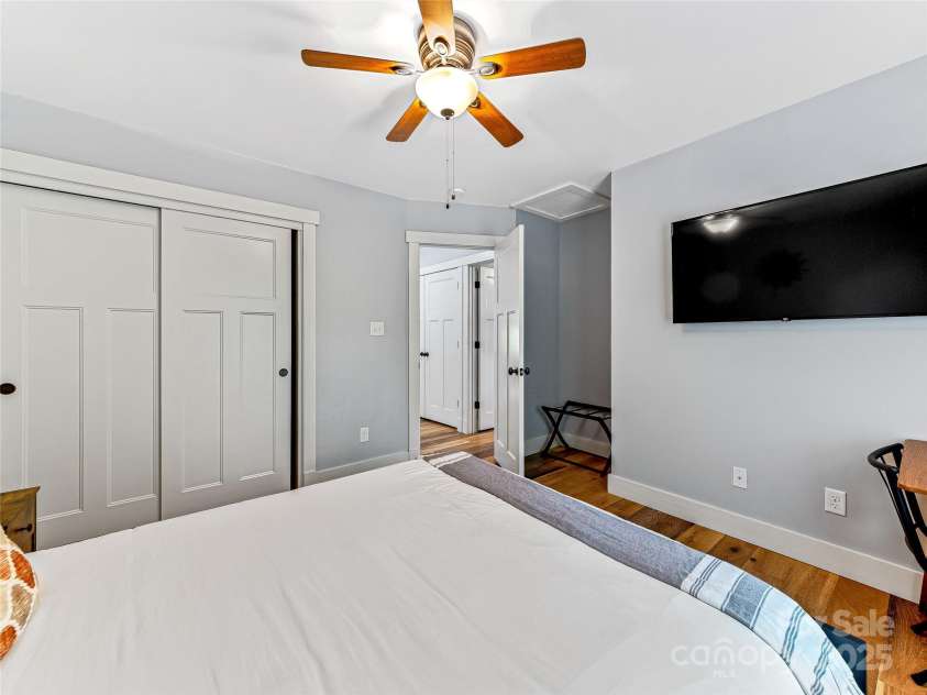 202 Mostert Drive, Asheville, NC 28804.  MLS# CAR4271515, YatesRealty ID 23465. 