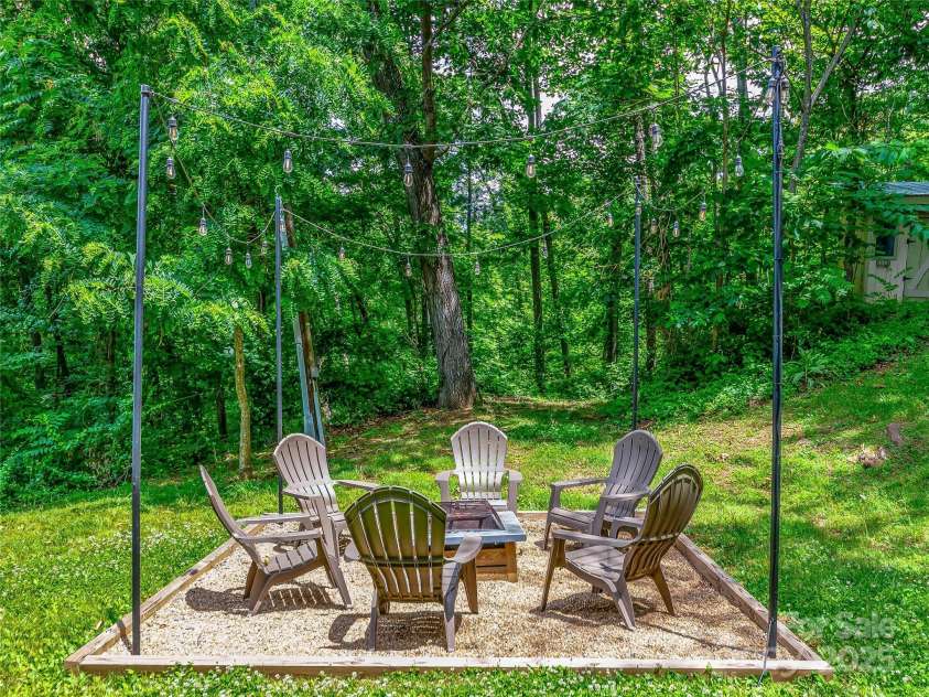 202 Mostert Drive, Asheville, NC 28804.  MLS# CAR4271515, YatesRealty ID 23465. 