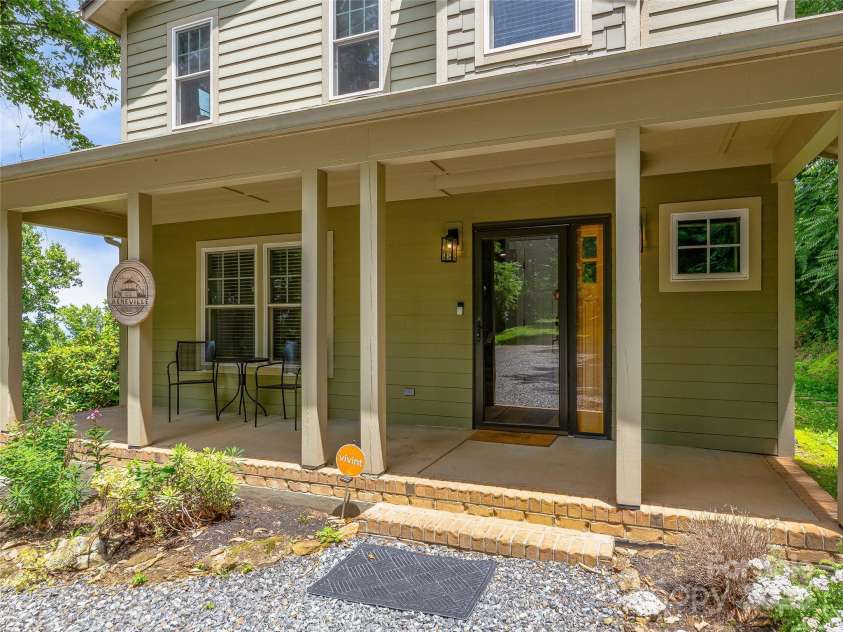 202 Mostert Drive, Asheville, NC 28804.  MLS# CAR4271515, YatesRealty ID 23465. 
