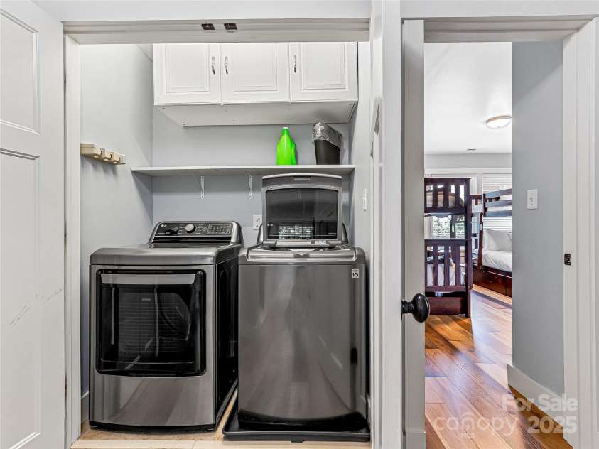 202 Mostert Drive, Asheville, NC 28804.  MLS# CAR4271515, YatesRealty ID 23465. Upstairs laundry