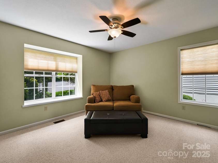 621 Park Place, Hendersonville, NC 28791.  MLS# CAR4275614, YatesRealty ID 23466. 