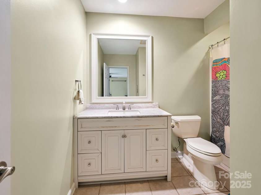 621 Park Place, Hendersonville, NC 28791.  MLS# CAR4275614, YatesRealty ID 23466. 