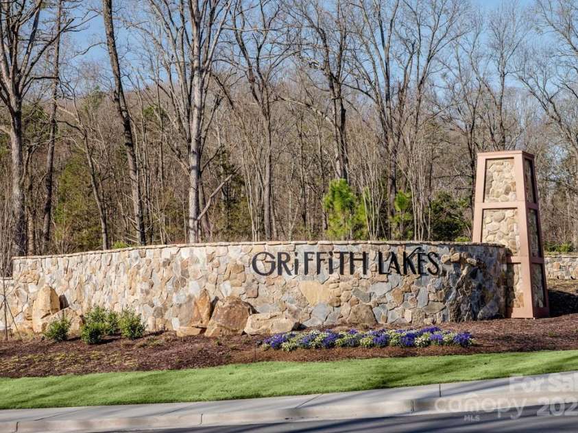 4146 Eastover Glen Road, Charlotte, NC 28269.  MLS# CAR4266227, YatesRealty ID 23467. 