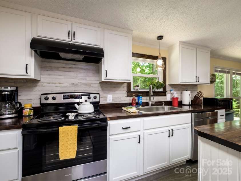 3347 Parkway Road, Rosman, NC 28772.  MLS# CAR4276258, YatesRealty ID 23468. 