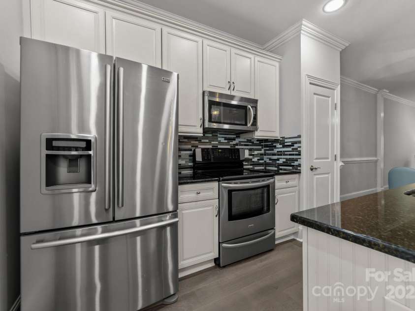 606 Bellemeade Street, Greensboro, NC 27401.  MLS# CAR4277074, YatesRealty ID 23469. 