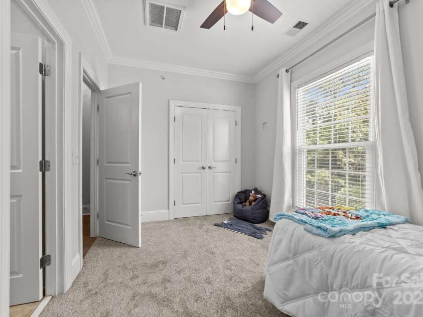 606 Bellemeade Street, Greensboro, NC 27401.  MLS# CAR4277074, YatesRealty ID 23469. 