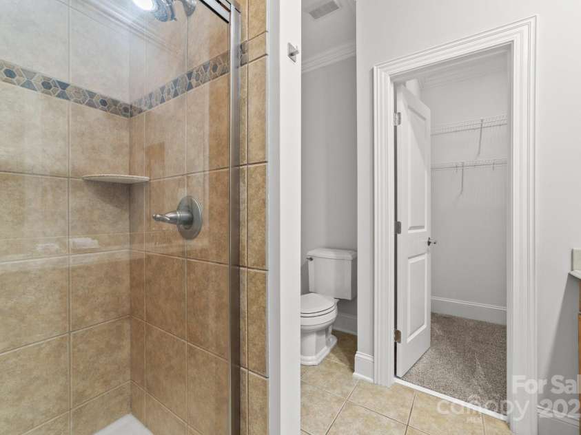 606 Bellemeade Street, Greensboro, NC 27401.  MLS# CAR4277074, YatesRealty ID 23469. 