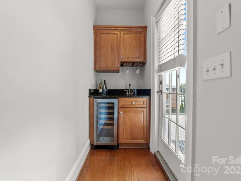 606 Bellemeade Street, Greensboro, NC 27401.  MLS# CAR4277074, YatesRealty ID 23469. 