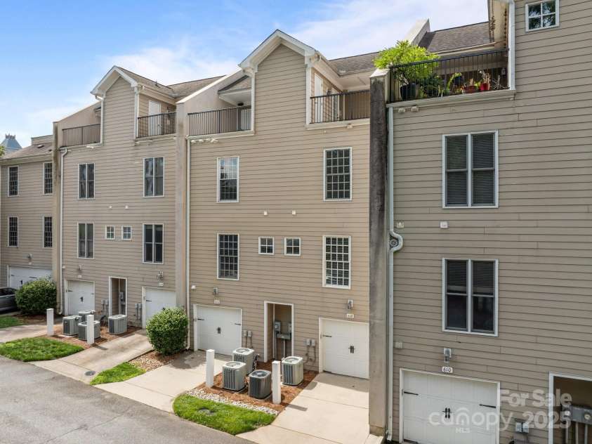 606 Bellemeade Street, Greensboro, NC 27401.  MLS# CAR4277074, YatesRealty ID 23469. 