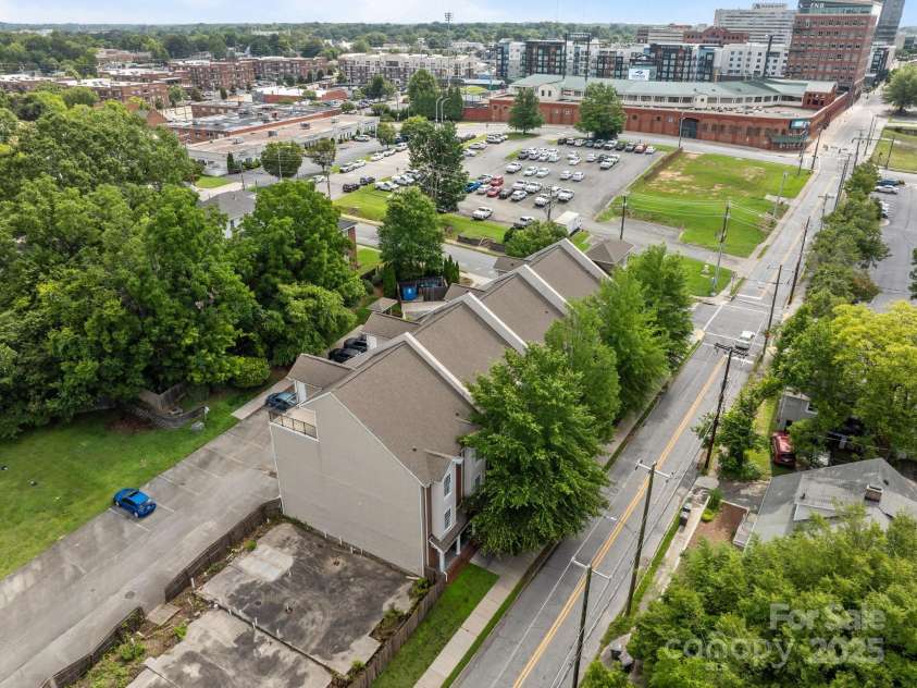 606 Bellemeade Street, Greensboro, NC 27401.  MLS# CAR4277074, YatesRealty ID 23469. 